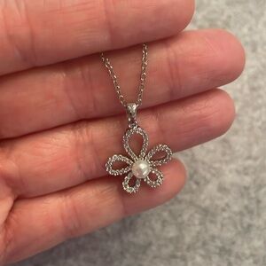 NEW 18 inch stainless steel chain and flower pendant.